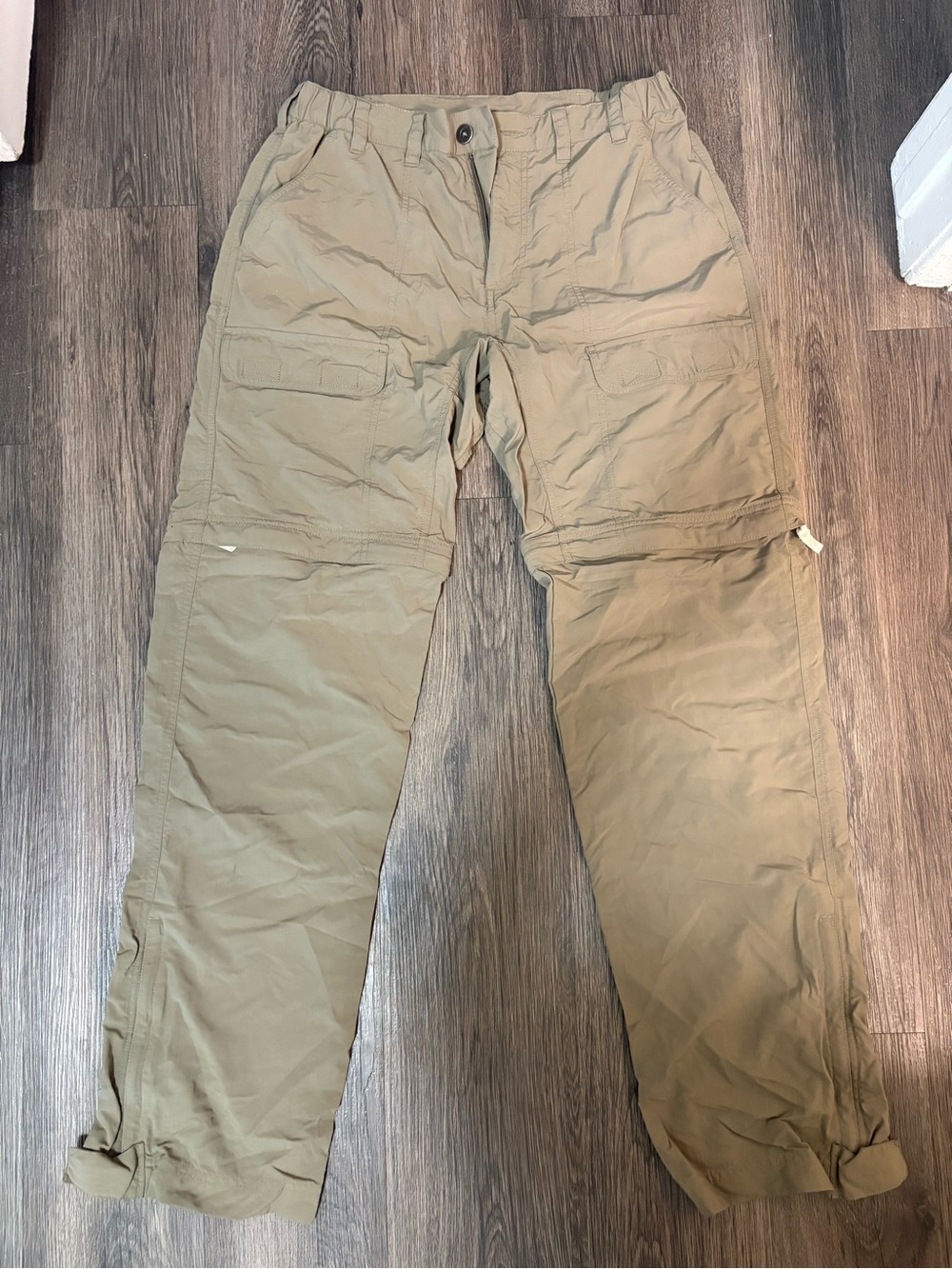 White Sierra Men's Cargo Pants in Khaki